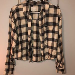 Women’s American Eagle Cropped Flannel Black White